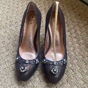Anthropologie NWOT Miss Albright heels metallic brown 7.5 floral embellishments